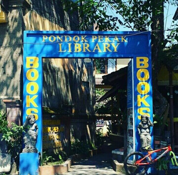 Pondok Pekak Library